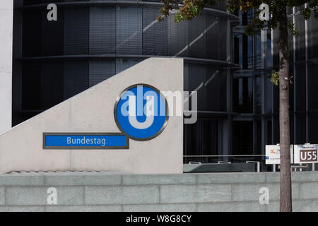 Bundestag, U55 è un U-Bahn linea nella capitale tedesca Berlino città Foto Stock
