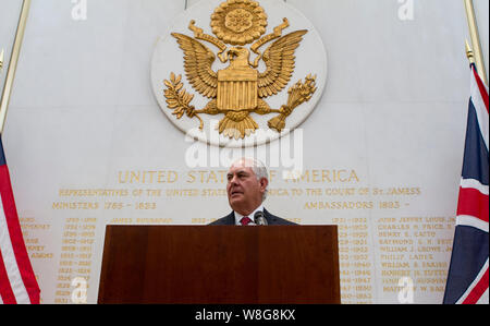 Stati Uniti Il segretario di Stato Rex Tillerson indirizzi personale presso U.S. Ambasciata di Londra, Regno Unito il 14 settembre 2017. Foto Stock