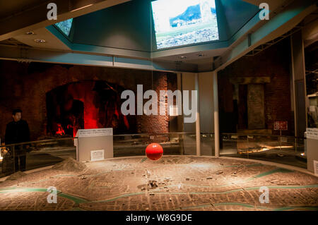 Hiroshima Peace Memorial Museum modello dell'epicentro della bomba atomica, Giappone. Foto Stock