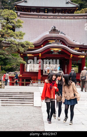 Ingresso al Tempio a Kamakura, in Giappone, dove sia il santuario che la città sono stati costruiti pensando al Feng Shui. Foto Stock