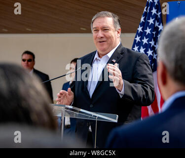 Stati Uniti Il segretario di Stato Michael R. Pompeo soddisfa con U.S. Ambasciata personale di Beirut a Beirut, in Libano il 23 marzo 2019 Foto Stock