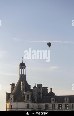 Il castello di Chambord in Francia. Uno dei più recognizble chateaux nel mondo, lo Chateau de Chambord è famosa per il suo caratteristico Ren francese Foto Stock
