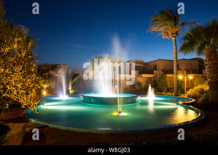 Ierapetra,Creete,Greece-October16,2018: Ostria Beach Resort & Spa è di lusso all inclusive hotel sulla spiaggia di creta vicino la città di Ierapetra. Notte Foto Stock