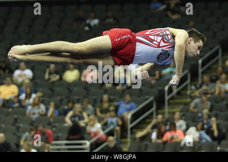 8 agosto 2019: ginnasta Alec Yoder di Ohio State compete durante il primo giorno di uomini ginnastica concorso al 2019 U.S. Campionati, svoltasi a Kansas City, MO. Melissa J. Perenson/CSM Foto Stock