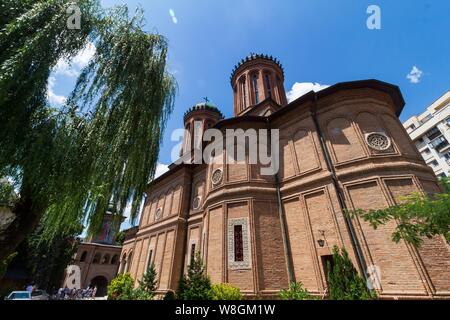 Bucarest, Romania - Luglio 11, 2019: la chiesa del monastero Antim, costruito tra il 1713 e il 1715 da Saint Antim Ivireanul, a Bucarest. Questa immagine è f Foto Stock