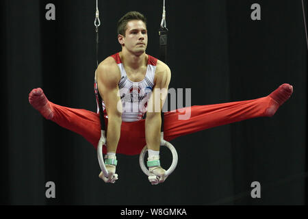 8 agosto 2019: ginnasta Alec Yoder di Ohio State compete durante il primo giorno di uomini ginnastica concorso al 2019 U.S. Campionati, svoltasi a Kansas City, MO. Melissa J. Perenson/CSM Foto Stock