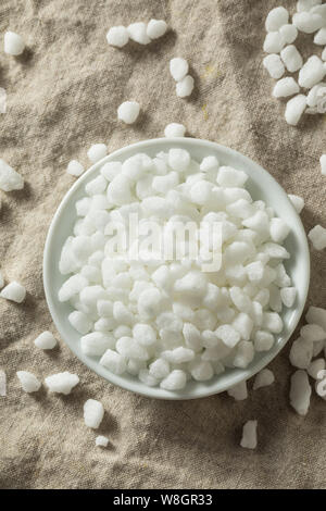 Organici di perla bianca lo zucchero in una terrina Foto Stock
