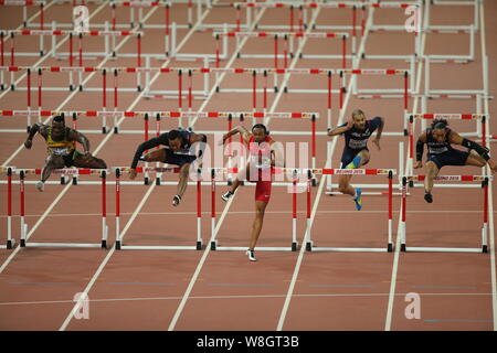 Aries Merritt degli Stati Uniti, centro compete in uomini 110m Hurdles Finale durante la Pechino IAAF 2015 Campionati del mondo a livello nazionale Foto Stock