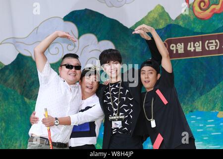 (Da sinistra) sud coreano MC e il comico Kang Ho-dong, comico Lee soo-geun, cantante e attore e MC Lee Seung-gi, cantante e host Eun Ji-won frequentare un p Foto Stock