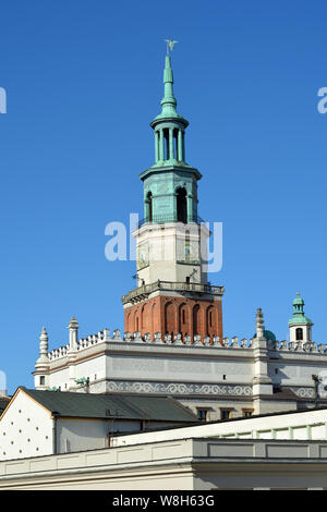 La torre del municipio sul mercato Stary Rynek nel centro di Poznan - Polonia. Foto Stock