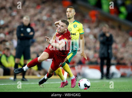 Liverpool la Giordania Henderson (sinistra) e Norwich City's Moritz Leitner battaglia per la palla durante il match di Premier League ad Anfield, Liverpool. Foto Stock