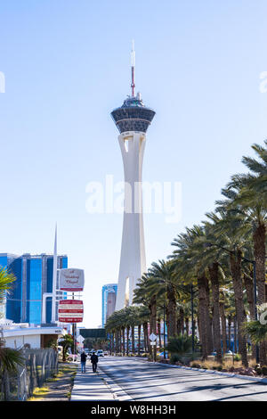 Stratosphere Hotel & Casino si trova sul lato nord di Las Vegas Strip. Lo Stratosphere Tower è il più alto torre di osservazione negli Stati Uniti e offrono la migliore vista sulla Strip di Las Vegas. Foto Stock