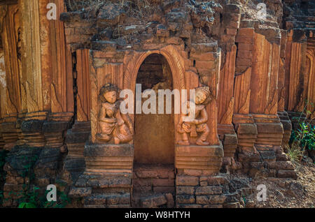 Rovine della pagoda Buddista nel villaggio di Indein, vicino Ywama e a inserto Lago nello Stato di Shan, Myanmar Foto Stock