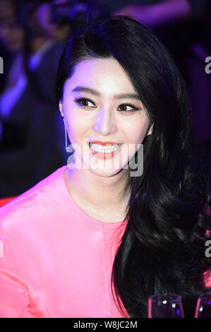 Attrice cinese Fan Bingbing sorrisi a una festa per la sua serie TV "l'Imperatrice della Cina" a Pechino in Cina, 2 marzo 2015. Foto Stock