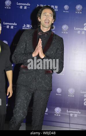 Attore americano Adrien Brody pone sul tappeto rosso per il XVI Huading cerimonia di premiazione che si terrà a Hong Kong, Cina, 31 maggio 2015. Foto Stock