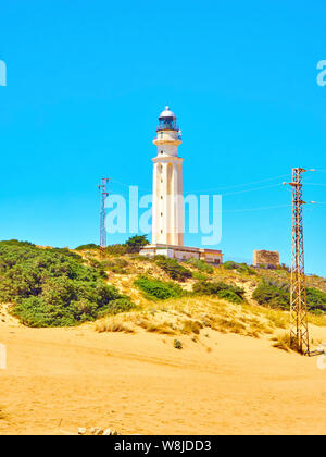 Faro di Trafalgar nel Cabo de Trafalgar Cape parco naturale. Barbate, Los Caños de Meca, Cadice. Andalusia, Spagna. Foto Stock