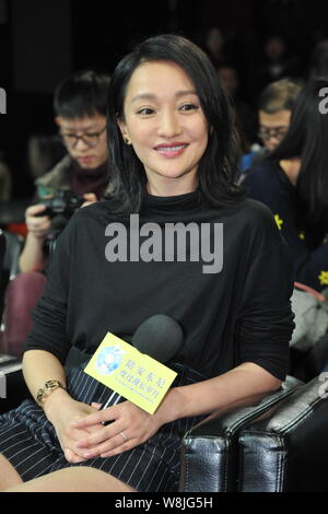Film cinese produttore Zhou Xun assiste la conferenza stampa di presentazione del nuovo film "Un viaggio attraverso il tempo con Anthony' da lei prodotti a Pechino, Cina Foto Stock
