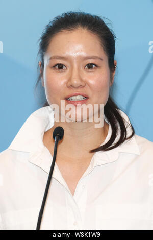 Cinese ritirato la stella del tennis Li Na parla durante un evento di beneficenza per le donne in stato di gravidanza a Pechino in Cina, 26 marzo 2015. Foto Stock