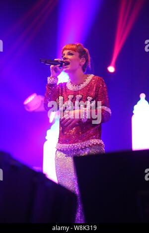 Cantante inglese Lily Allen esegue presso il suo concerto a Taipei, Taiwan, 29 gennaio 2015. Foto Stock