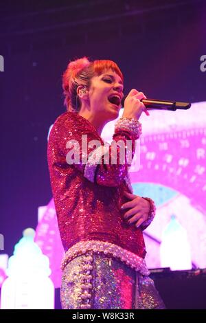 Cantante inglese Lily Allen esegue presso il suo concerto a Taipei, Taiwan, 29 gennaio 2015. Foto Stock