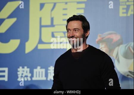 Attore australiano Hugh Jackman partecipa a una riunione della ventola per promuovere il suo nuovo film "Eddie l'aquila" a Pechino in Cina, 9 marzo 2016. Foto Stock