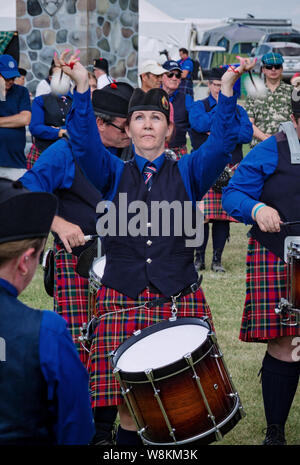 Fergus, Ontario, Canada - 08 11 2018: il batterista della polizia di Hamilton Pifferi e Tamburi band paricipating nel Pipe Band concorso organizzato da pifferi e PIP Foto Stock