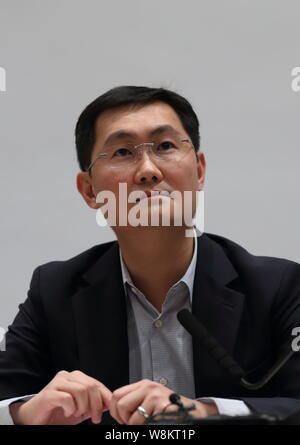 Pony Ma Huateng, Presidente e CEO di Tencent Holdings Ltd., partecipa a una conferenza stampa a Pechino in Cina, 3 marzo 2016. Foto Stock