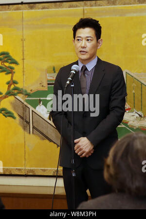 Attore giapponese Koji Yano parla durante una cerimonia di presentazione del Ministro degli esteri giapponese's Award a Pechino in Cina, 20 febbraio 2016. Foto Stock