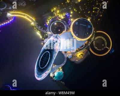 Vista aerea del Sheraton Huzhou Hot Spring Resort di notte nella città di Huzhou, est della Cina di provincia dello Zhejiang, 1 gennaio 2016. *** Caption locale *** Îâ Foto Stock