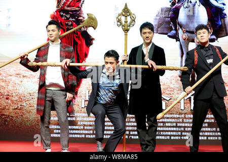 (Da sinistra) Hong Kong attori legge Chung-lui, meglio noto come lui legge e Aaron Kwok, attori cinesi Feng Shaofeng e Shen Egli, meglio noto come Xiaoshe Foto Stock