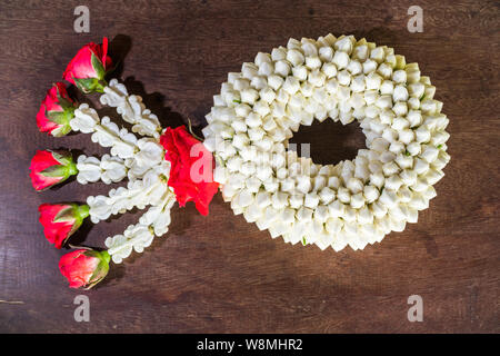 Tailandese tradizionale ghirlanda di fiori di gelsomino.Il simbolo di giorno della madre in Thailandia Foto Stock