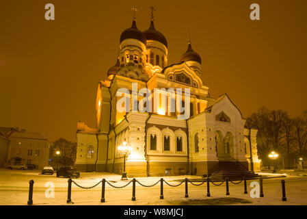 TALLINN, Estonia - 08 Marzo 2018: Cattedrale ortodossa Alexander Nevsky su un marzo in tarda serata Foto Stock