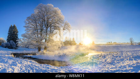 Fredda mattina a novembre giornata invernale nella Baviera meridionale Foto Stock