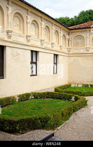 Il giardino segreto e l'accesso alla Grotta del Palazzo Te a Mantova, Italia, 1524-34 costruito in stile manierista dall'architetto Giulio Romana Foto Stock