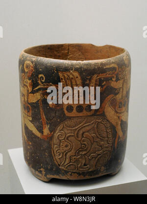 Vaso decorata con scena figurativa. Ceramiche dipinte. La cultura Maya. Fine periodo classico (600-900 AD). Mesoamerica. Regione maya. Museo delle Americhe. Madrid, Spagna. Foto Stock