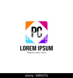 Iniziale logo PC Modello con telaio moderno. PC minimalista lettera logo illustrazione vettoriale design Illustrazione Vettoriale