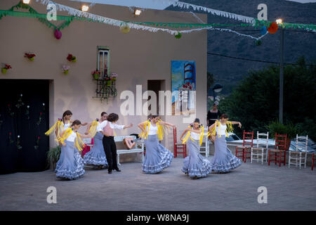 Barx Flamenco Dancing display in un piccolo villaggio Spagnolo Foto Stock