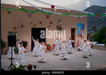 Barx Flamenco Dancing display in un piccolo villaggio Spagnolo Foto Stock