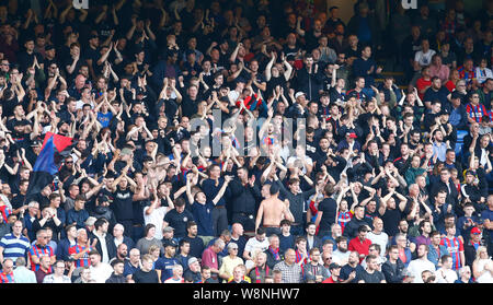 Londra, Regno Unito. 10 Ago, 2019. Il Palazzo di Cristallo Fans durante la Premier League inglese tra Crystal Palace e Everton a Selhurst Park Stadium di Londra, Inghilterra il 10 agosto 2019 Credit: Azione Foto Sport/Alamy Live News Foto Stock