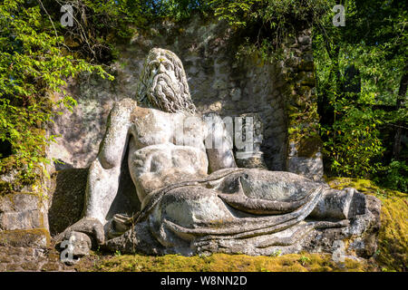 Nettuno scultura, il Sacro Bosco, Parco dei Mostri di Bomarzo, Viterbo, Lazio, Italia Foto Stock