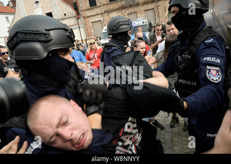 Primo Marzo per uguaglianza ( Pierwszy Marsz Równości ) nel Plock, Polonia il 10/08/2019 Gli organizzatori dichiarano, l idea di marzo è il rispetto per ogni essere umano, uguaglianza, tolleranza, di apertura e di solidarietà. Tuttavia, l'evento ha contribuito a tensioni tra persone LGBT e conservatori difendere valori tradizionali della famiglia. da Wiktor Dabkowski | Utilizzo di tutto il mondo Foto Stock