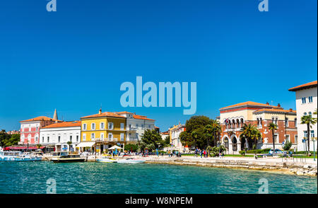 Case nella città vecchia di Porec, in Croazia Foto Stock