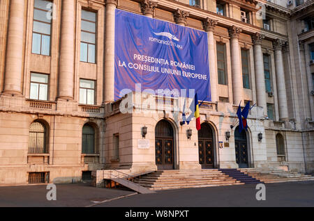 Il balcone dell'ex partito comunista HQ a Bucarest da dove, il 21 dic 1989, Ceausescu involontariamente affrontato una folla arrabbiata prima di fuga. Foto Stock