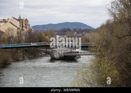 Sul fiume Mur a graz austria Foto Stock