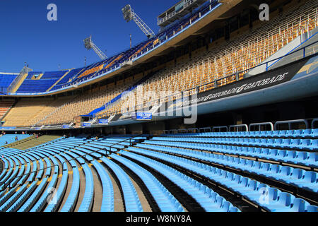 Lo stadio la Bombonera ospita la famosa squadra di calcio Boca Juniors e rappresenta il cuore di la Boca a Buenos Aires Foto Stock