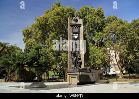 Un monumento a Eva Peron, conosciuto semplicemente come evita, onora la memoria della donna probabilmente più importante nella storia argentina Foto Stock