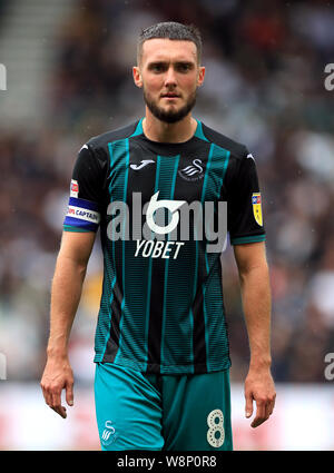 Swansea City's Matt Grimes durante il cielo di scommessa match del campionato al Pride Park, Derby. Foto Stock