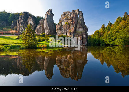 Externsteine in corrispondenza della Foresta Teutoburg, Germania Foto Stock