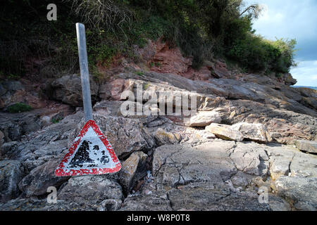 Una caduta di sassi in segno Elberry Cove vicino a Brixham Foto Stock