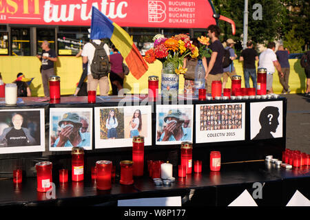 Bucarest, Romania. 10 Ago, 2019.Migliaia di persone hanno marciato per le strade della capitale Bucarest, per protestare contro le accuse di corruzione con il governo della Romania. Memorial per Alexandra Macesanu, 15 anni, ucciso due settimane fa dopo essere stato rapito anche se lei ha chiamato il servizio di emergenza(112) tre volte mentre captive e Luiza Melencu altra presunta vittima della stessa killer. Credito: jf pelletier/Alamy Live News Foto Stock